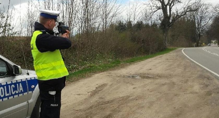 Pędził 102 km/h przez teren zabudowany. Stracił prawo jazdy