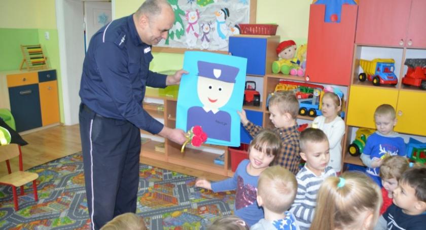 Policjanci z wizytą u przedszkolaków
