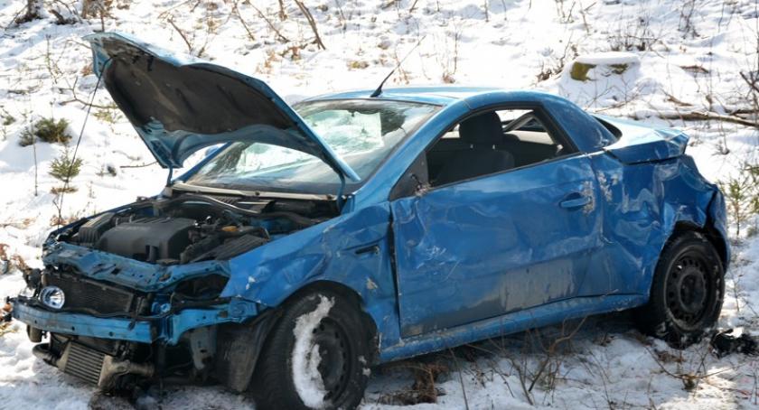 Opel wypadł z drogi na K20