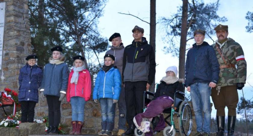 Harcerze z Łubiany i Wielkiego Klincza na uroczystościach w Męcikale