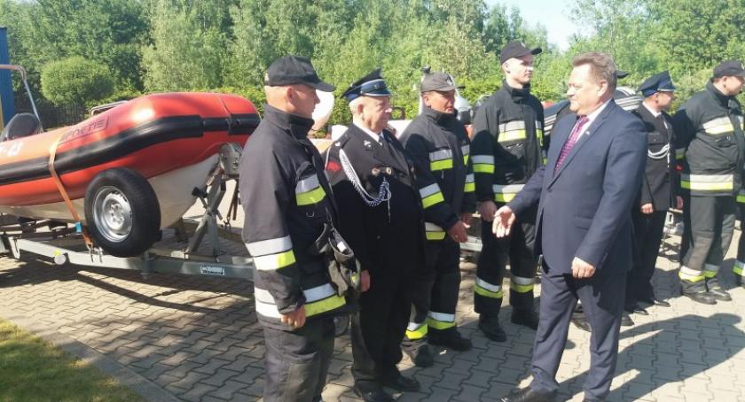 Ochotnicy z Wdzydz Tucholskich z nową łodzią