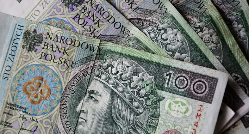 Budowa sali w Kaliskach i renowacja w kościołach w Garczynie i Wielu z dotacją premiera