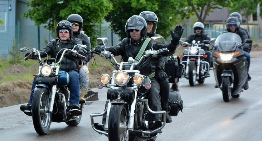 Motocyklowa parada Pomorskiej Majówki Motocyklistów przejechała przez Kościerzynę