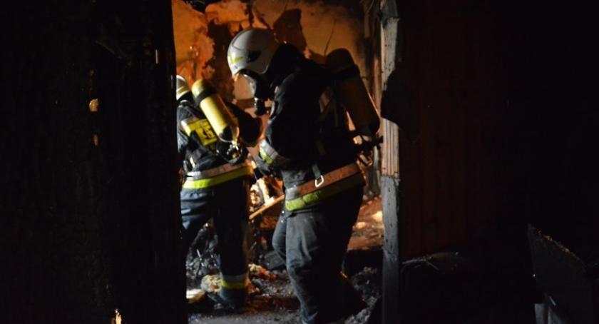 Nieumyślne zaprószenie ognia przyczyną pożaru przy ul. Chojnickiej