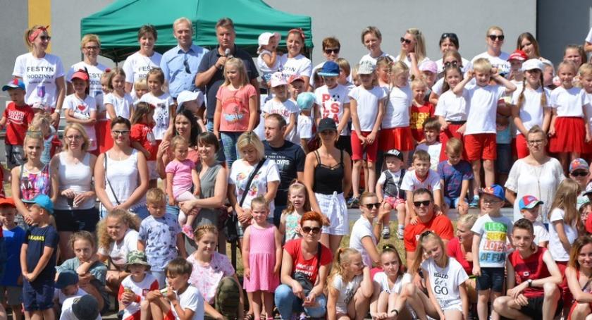 Nowa Karczma. Festyn Rodzinny w biało-czerwonych barwach