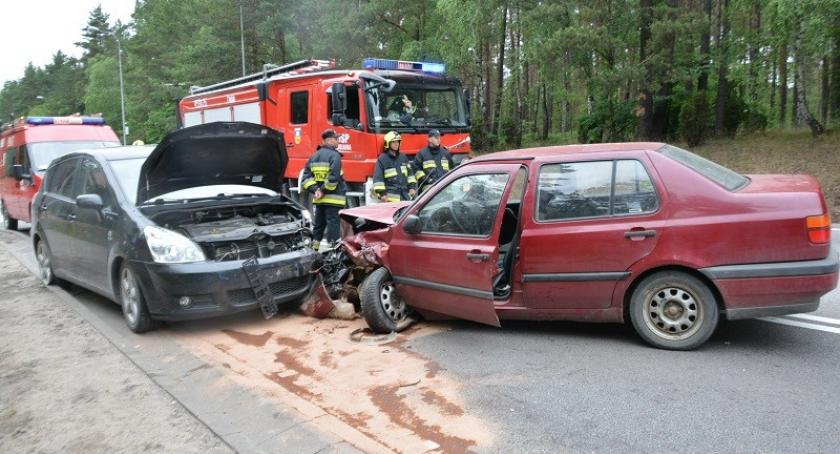 Zderzenie trzech pojazdów na K20 - jedna osoba ranna