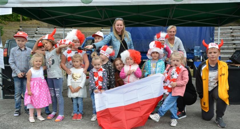 Kościerzyna. Piknik Świętojański w biało-czerwonych barwach