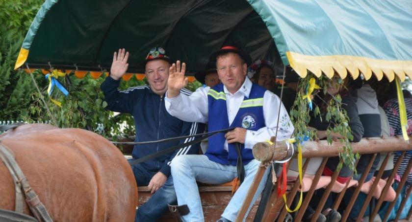 Jubileuszowa XV Parada Bryczek i Wozów w Szymbarku