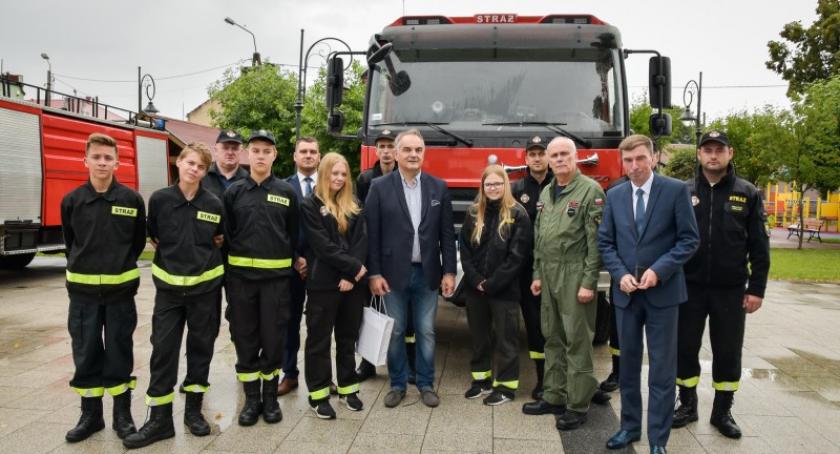 Waldemar Pawlak z wizytą u strażaków z Karsina