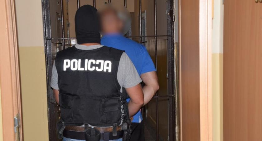 Kościerzyna. Pobił 22-latka i zmusił do wypłacenia pięniędzy