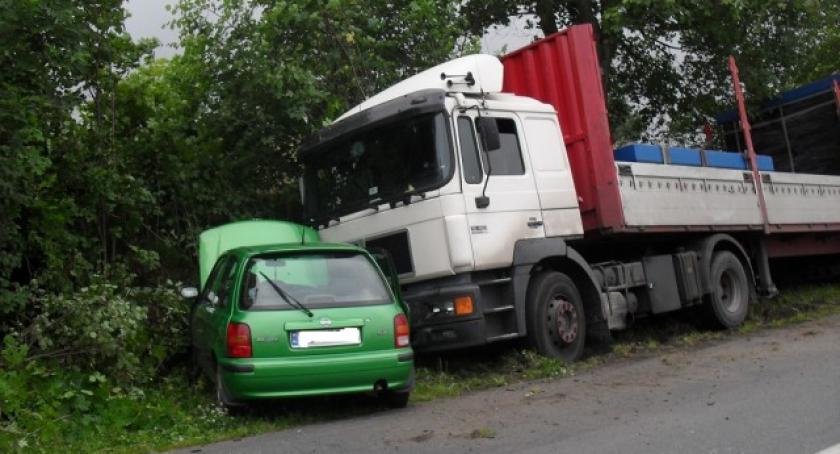 Nowa Karczma-Horniki Dolne. Zderzenie ciężarówki z micrą