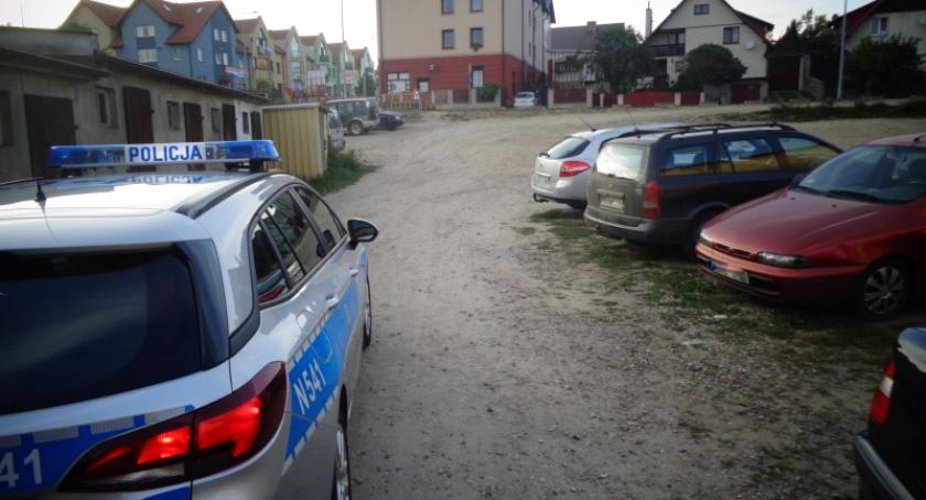 Trzylatka wtargnęła pod samochód
