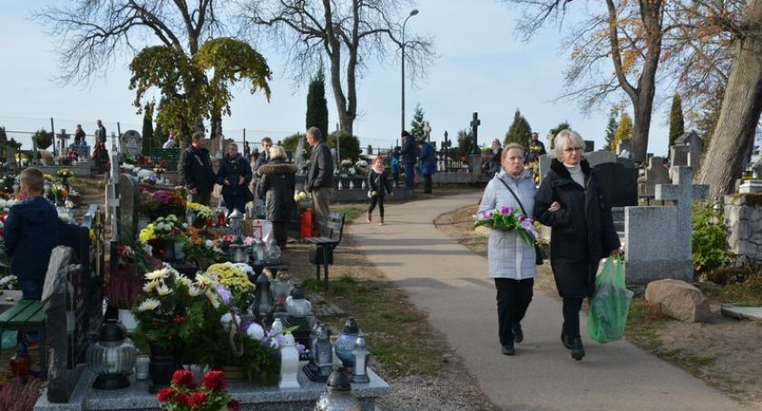 Dzień Wszystkich Świętych na cmentarzu w Kościerzynie