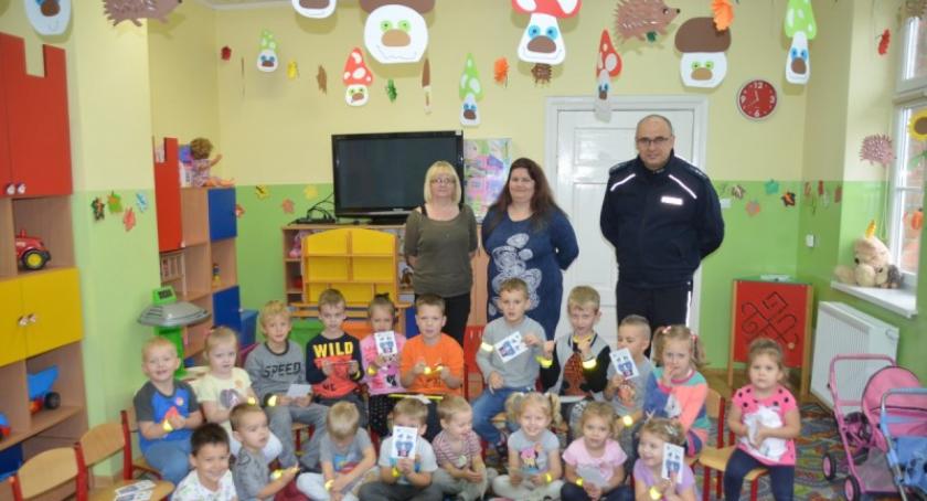 Policjanci z wizytą u przedszkolaków w Kłobuczynie