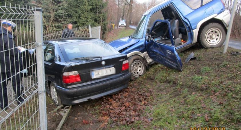 Dziemiany. Zderzenie toyoty z BMW zakończone w ogrodzeniu