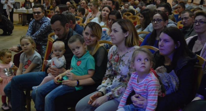 Mieszkańcy gminy Karsin dla ratowania życia najmłodszych. Finał WOŚP w Karsinie i Wielu