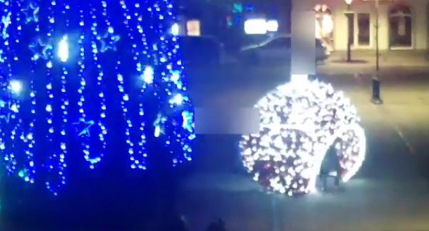 Kościerzyna. Zniszczył bombkę na Rynku - 19-latek z zarzutami
