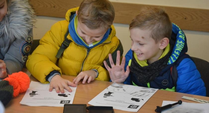 Poznali tajniki pracy stróżów prawa - dzień otwarty w kościerskiej komendzie