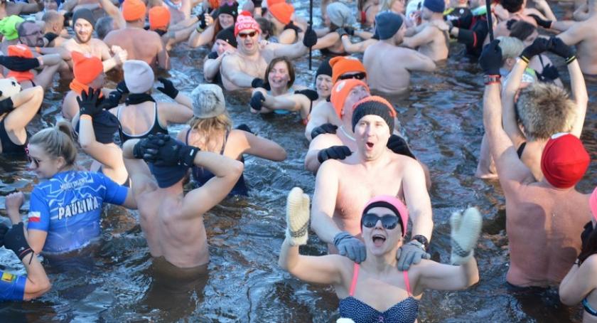 Wspólna kąpiel na finał VIII Biegu Morsa