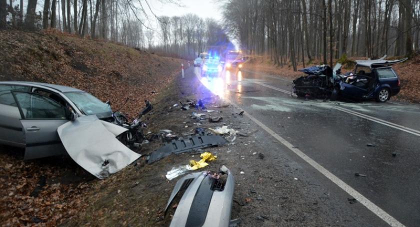 Kościerzyna. Wypadek podczas wyprzedzania. Nie żyje dwumiesięczne dziecko, pięć osób rannych