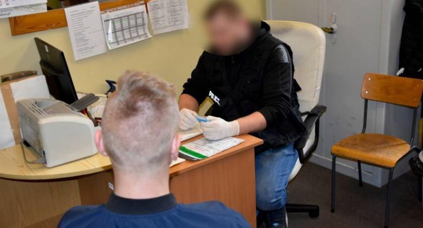 Włamali się i okradli jubilera - trzej młodzi mężczyźni z zarzutami