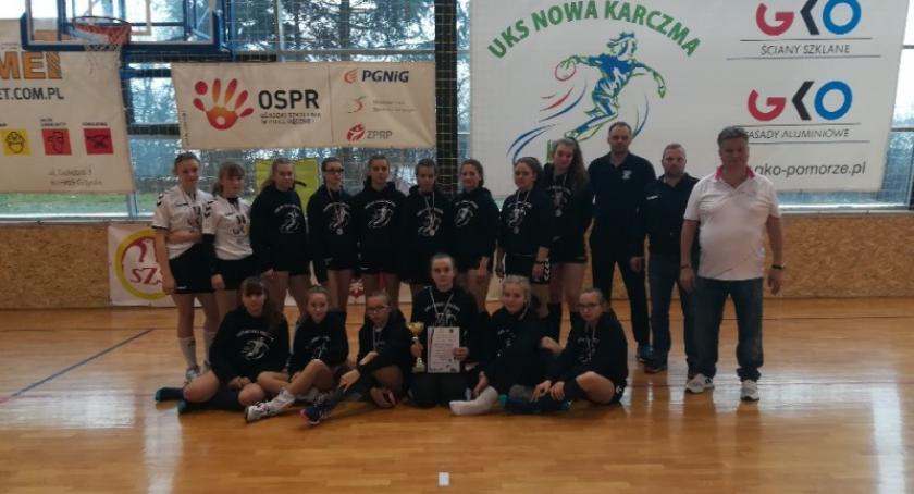 Drugie miejsce w finale wojewódzkim piłki ręcznej dla zawodniczek z Nowej Karczmy
