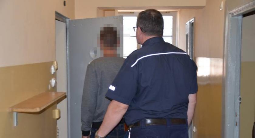 Pobili, okradli i pozostawili na ulicy - dwaj mężczyźni w areszcie