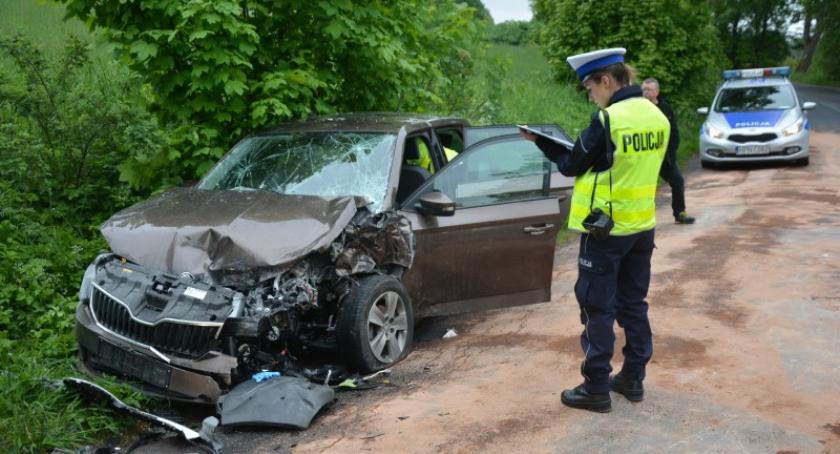Szumleś Szlachecki. Wypadek z udziałem trzech pojazdów - cztery osoby w szpitalu