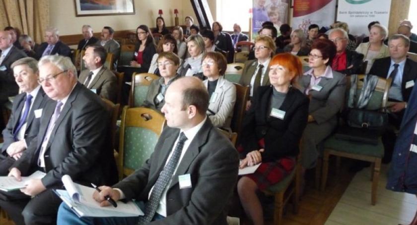 Jak znaleźć pracę mieszkając na wsi? Debata we Wdzydzach Kiszewskich