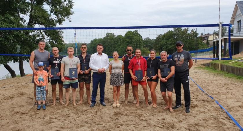 Stanisław Olszewski i Kacper Kachniarz mistrzami powiatu w piłce plażowej