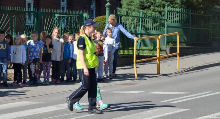 Czas powrotów z wakacji i do szkoły. Wzmożone działania policji
