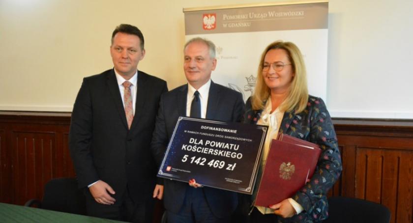 Umowy o dotacje z Funduszu Dróg Samorządowych podpisane - ponad 9 mln zł dla kościerskich samorządów