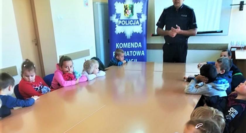 Przedszkolaki z wizytą u kościerskich policjantów