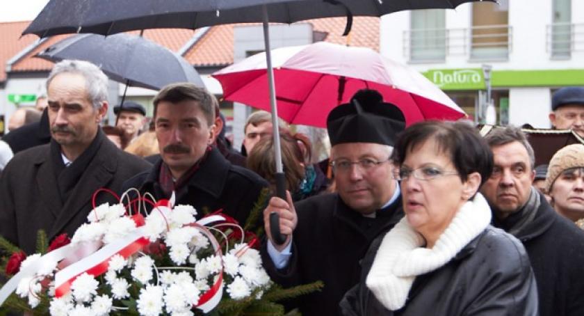 Delegaci z Karsina na odsłonięciu pomnika ks. płk Józefa Wryczy