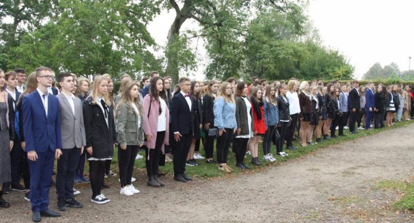 Młodzież z kościerskiego ogólniaka ślubowała w Będominie