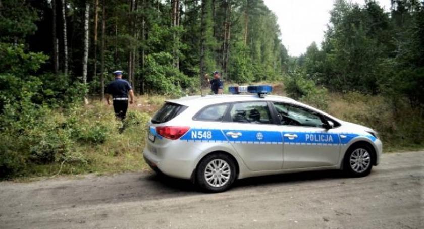 Zagubili się w lesie - pomogli policjanci