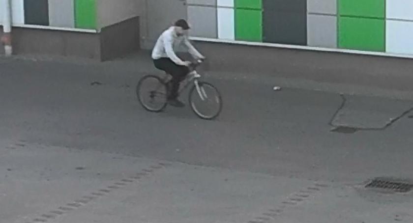 Ukradł rower. Policja publikuje wizerunek sprawcy