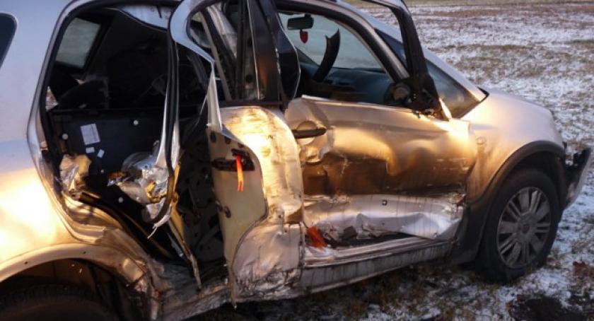 Lubań. Fiat w rowie - kierowca nieprzytomny (zdjęcia)