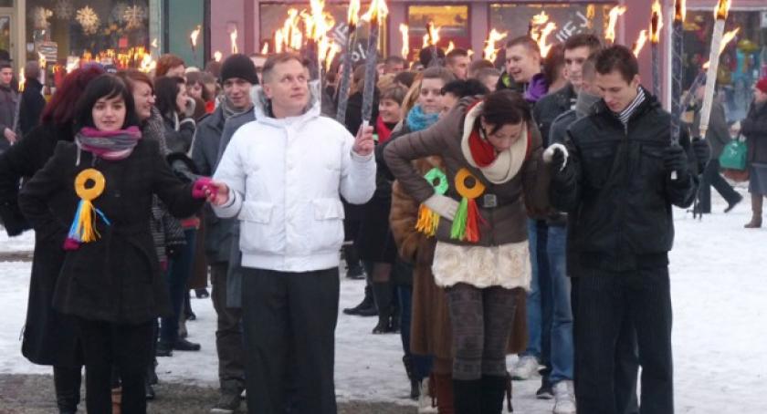 Kościerzyna. Maturzyści zatańczyli poloneza na rynku
