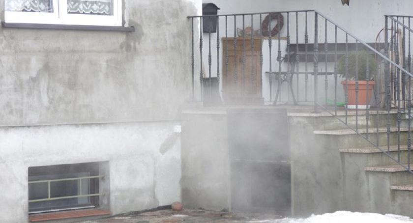 Kościerzyna. Pożar piwnicy przy Kolejowej (zdjęcia)