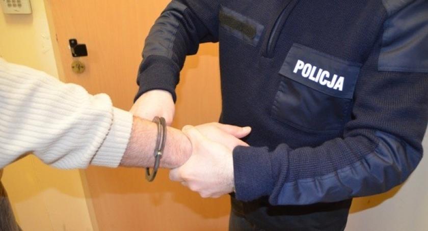 Kościerzyna. Okradli cmentarz i wpadli 
