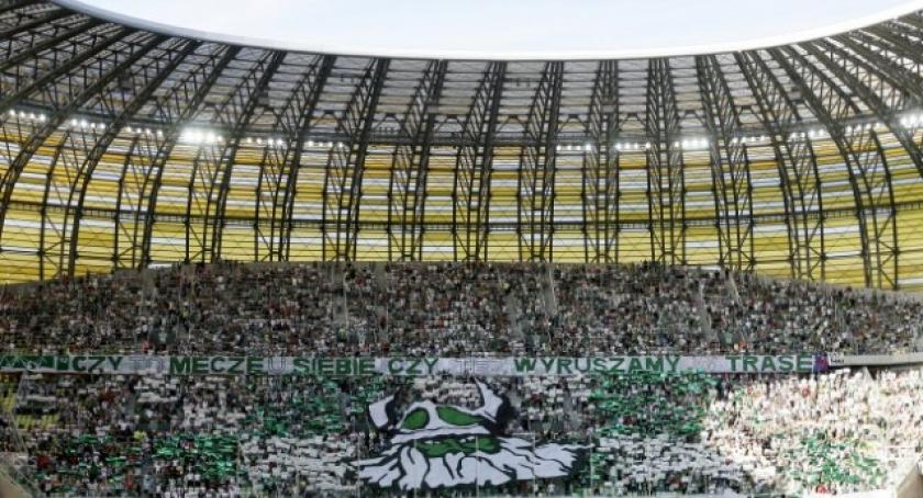 Liniewo. Gimnazjaliści zaatakowani przez kiboli Arki Gdynia