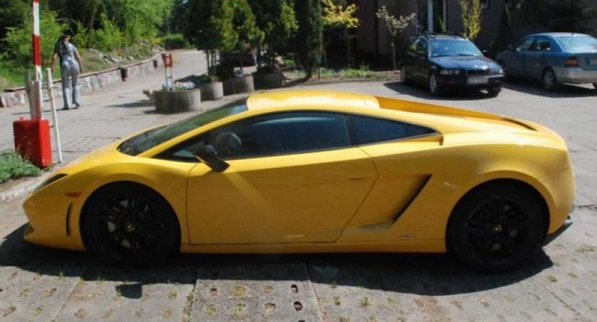 Miał 0,7 promila - uszkodził Kię i Lamborgini