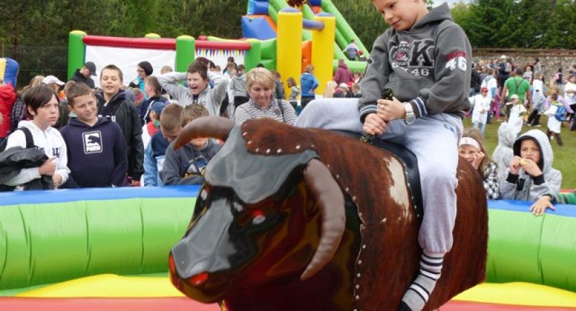 Deszcz dzieciom nie straszny - świętowali w całym powiecie (nowe zdjęcia)