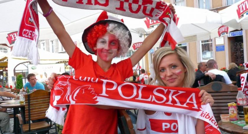 Polska remisuje z Grecją - tłum kibiców na kościerskim rynku