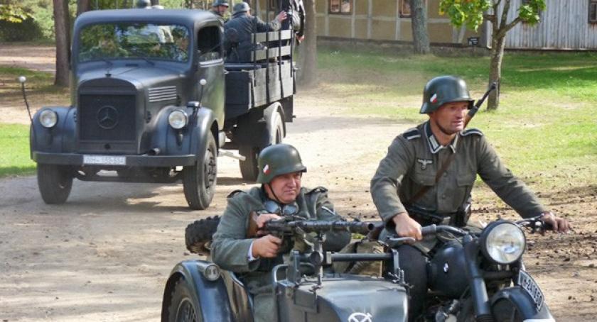 Wdzydze Kiszewskie. Pomorze 39. Pierwsze dni II Wojny Światowej odwtorzone w skansenie