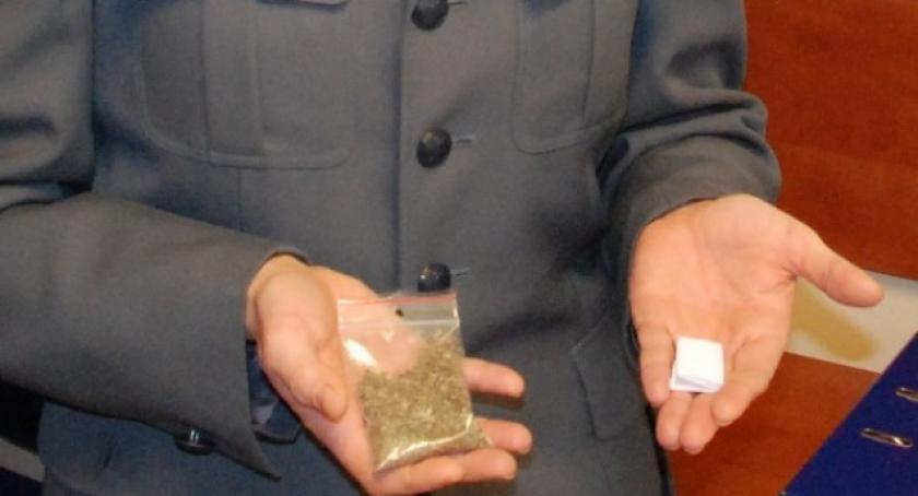 Kolejny dealer zatrzymany z narkotykami... w bieliźnie