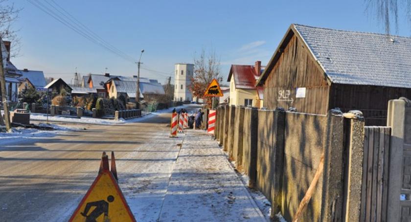 Lipusz. Remontują chodniki, tworzą parkingi