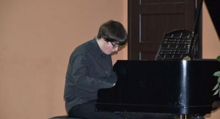 Koncert pianistyczny w Dziemianach