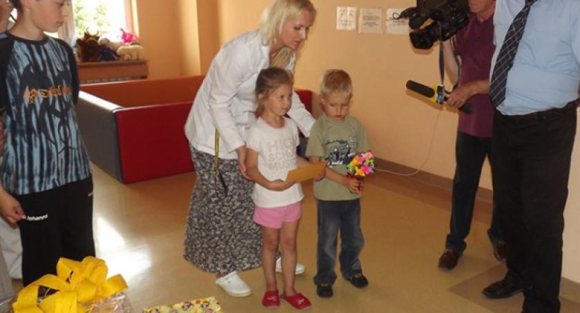 Kościerzyna. Gry i przybory szkolne dla chorych dzieci. Finał akcji 